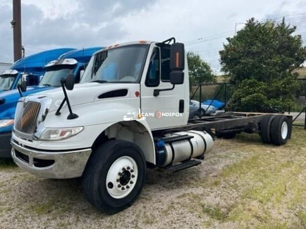 2016 INTERNATIONAL DURASTAR 4300 Cab & Chassis Trucks