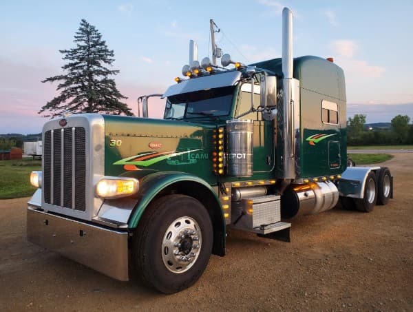 2016 PETERBILT 389 Sleeper Trucks