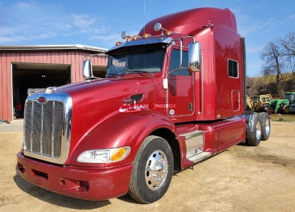 2011 PETERBILT 386 Sleeper Trucks