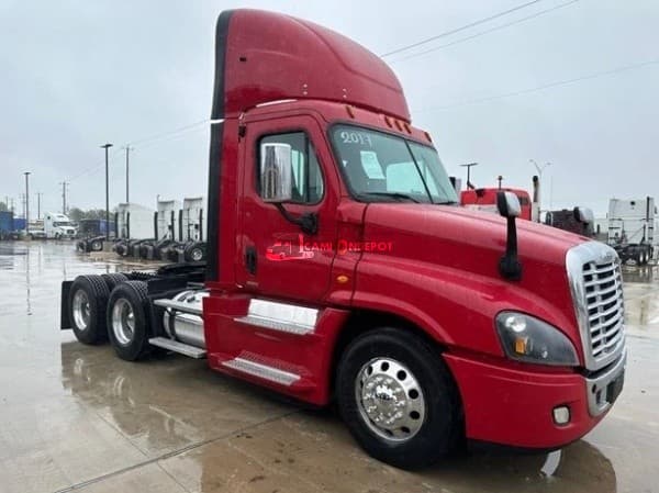 2017 FREIGHTLINER CASCADIA 125 Day Cab Trucks