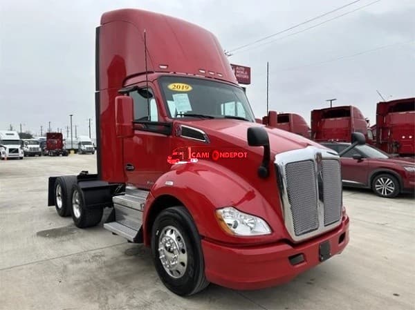 2019 KENWORTH T680 Day Cab Trucks