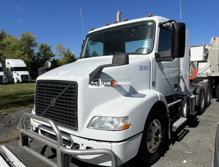 2015 VOLVO VN Day Cab Trucks