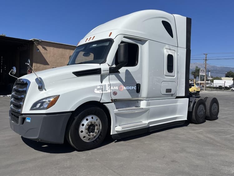 2021 FREIGHTLINER CASCADIA 126 Sleeper Trucks