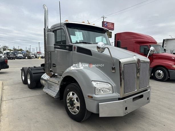 2018 KENWORTH T880 Day Cab Trucks