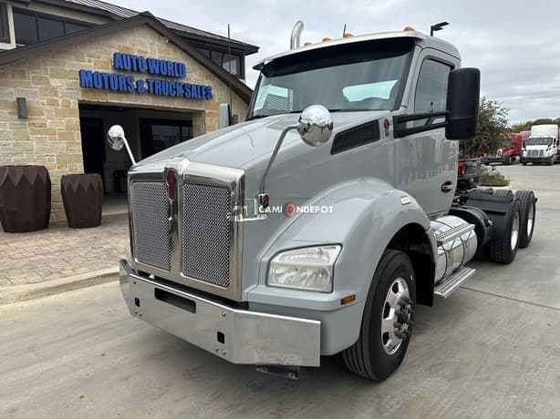 2018 KENWORTH T880 Day Cab Trucks