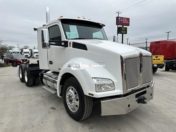 2018 KENWORTH T880 Day Cab Trucks