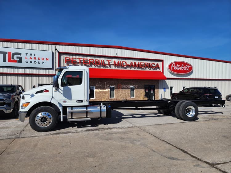 2025 PETERBILT 536 Cab & Chassis Trucks