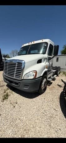 2010 FREIGHTLINER CASCADIA 113 Day Cab Trucks