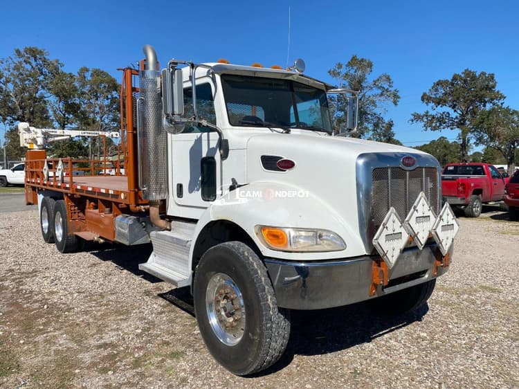 2011 PETERBILT 348 Flatbed Trucks
