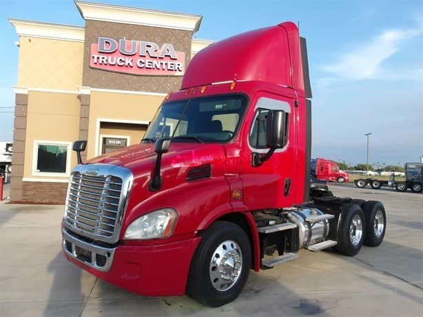 2013 FREIGHTLINER CASCADIA 113 Day Cab Trucks
