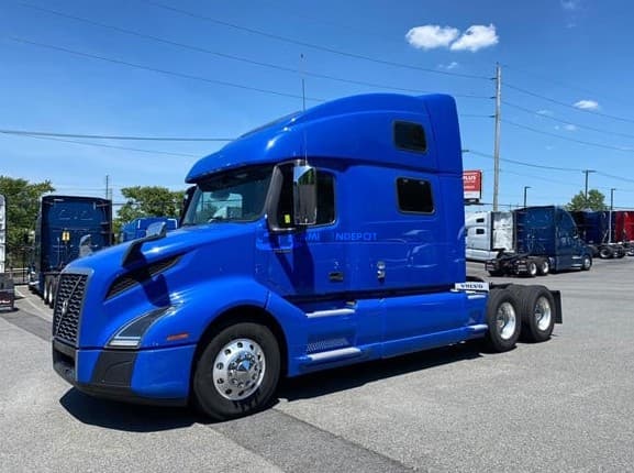 2020 VOLVO VNL64T860 Sleeper Trucks