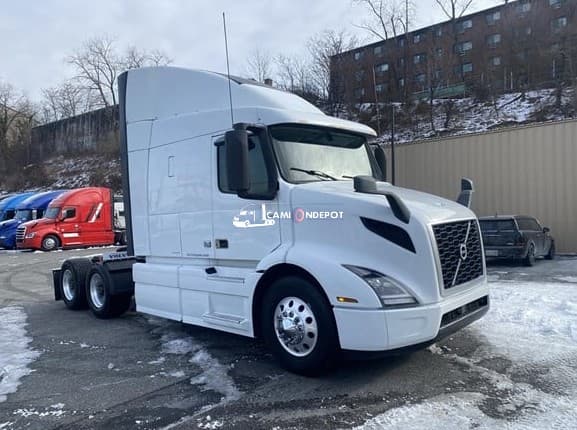 2021 VOLVO VNR64T640 Sleeper Trucks