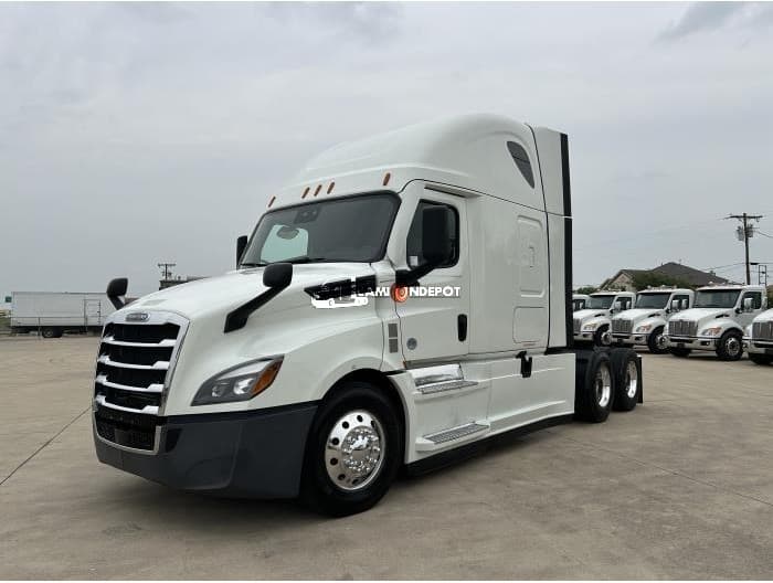 2021 FREIGHTLINER Cascadia Sleeper Trucks