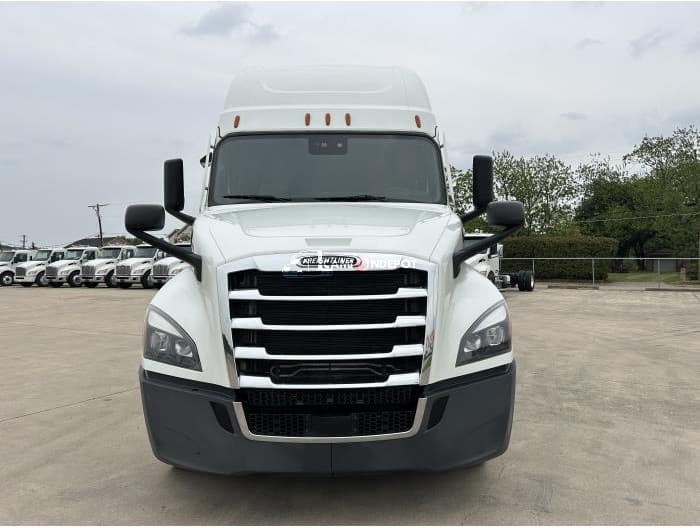 2021 FREIGHTLINER Cascadia Sleeper Trucks