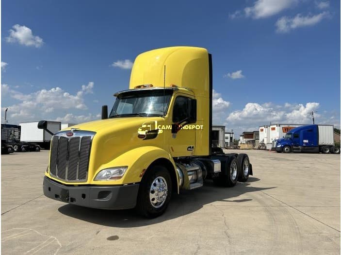2021 PETERBILT 579 Day Cab Trucks