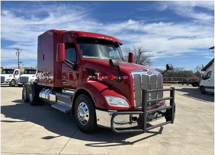 2022 PETERBILT 579 Sleeper Trucks