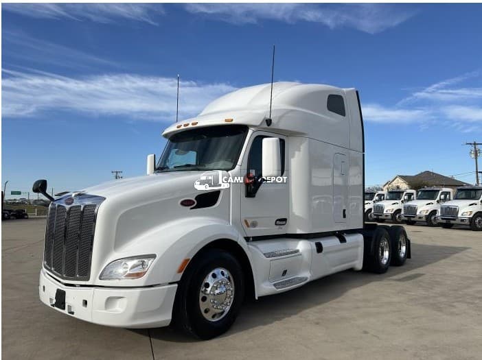 2022 PETERBILT 579 Sleeper Trucks