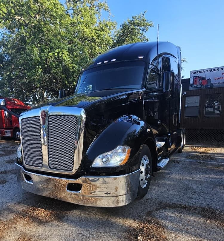2019 KENWORTH T680  Sleeper Trucks