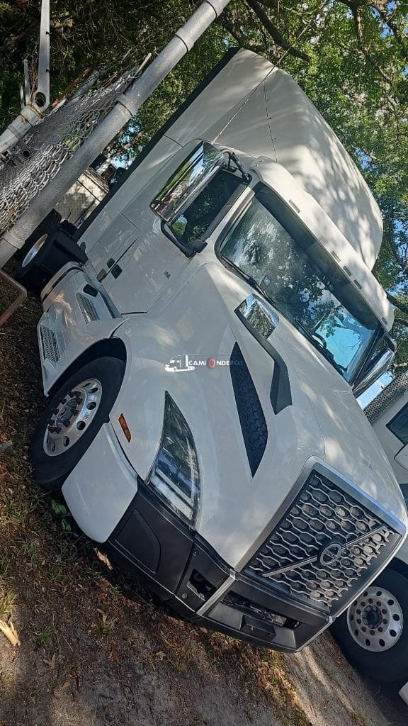 2019 VOLVO VNL Sleeper Trucks