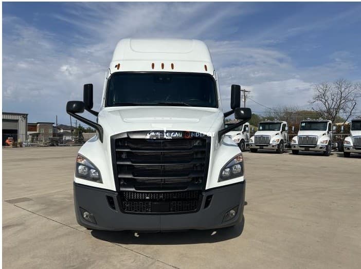 2021 FREIGHTLINER Cascadia Sleeper Trucks