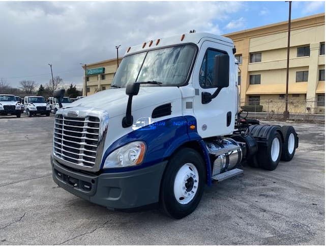 2018 FREIGHTLINER Cascadia Day Cab Trucks