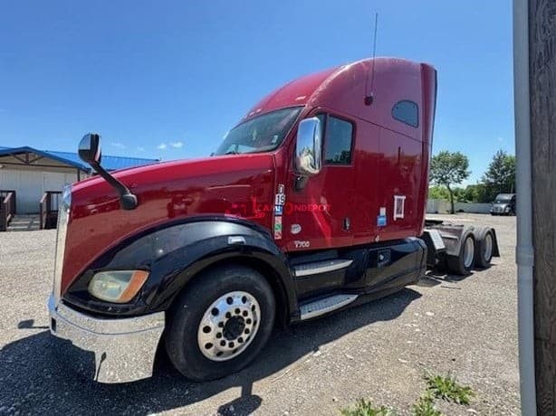 2013 KENWORTH T700 Sleeper Trucks