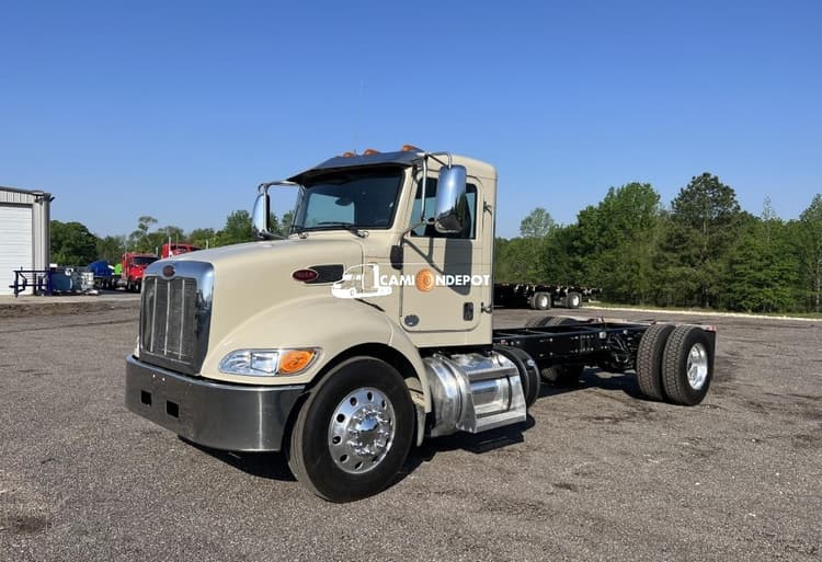 2019 PETERBILT 337 Cab & Chassis Trucks