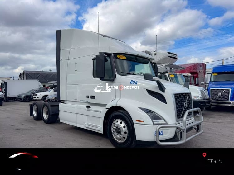 2021 VOLVO VNR 640 Sleeper Trucks