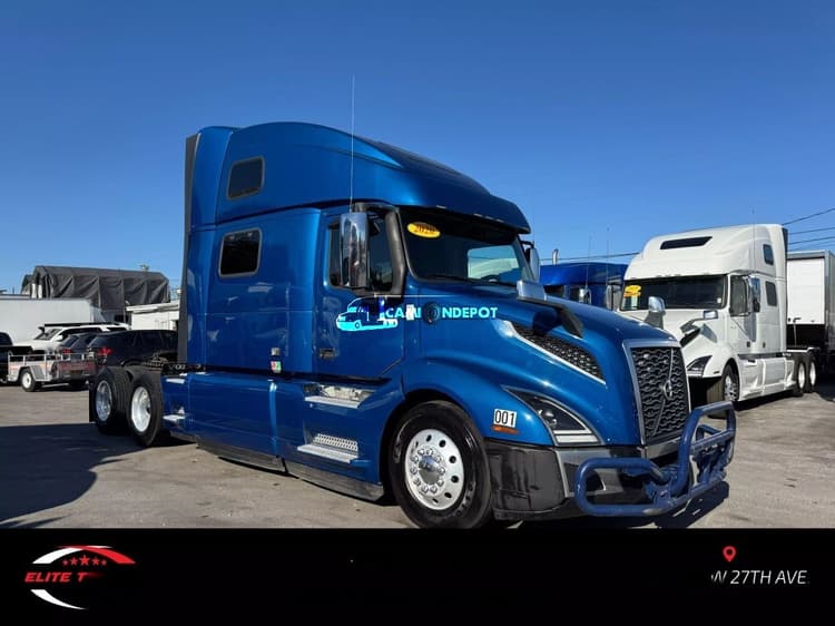2020 VOLVO VNL 860 Sleeper Trucks