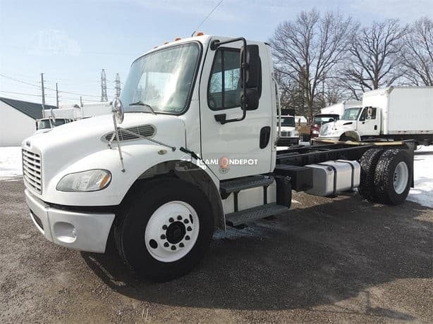 2016 FREIGHTLINER BUSINESS CLASS M2 106 Cab & Chassis Trucks