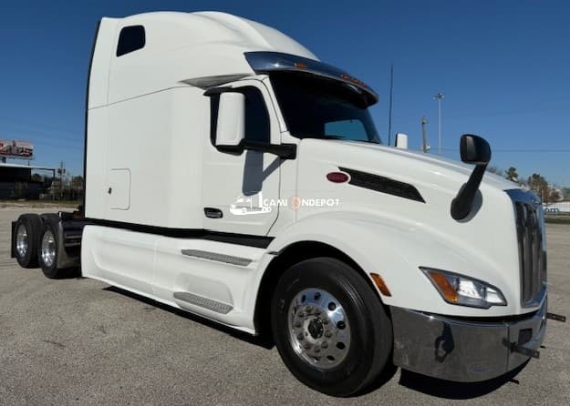 2023 PETERBILT 579 Sleeper Trucks