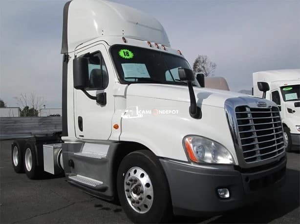 2018 FREIGHTLINER CASCADIA 125 Day Cab Trucks