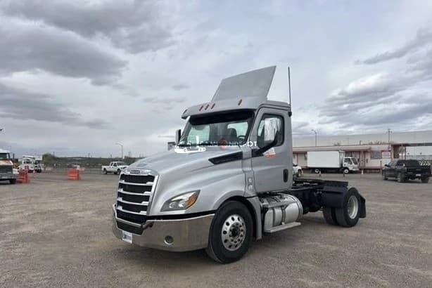 2019 FREIGHTLINER CASCADIA 126 Day Cab Trucks