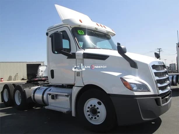 2019 FREIGHTLINER CASCADIA 126 Day Cab Trucks