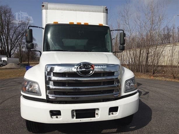 2019 HINO 268A Box Trucks