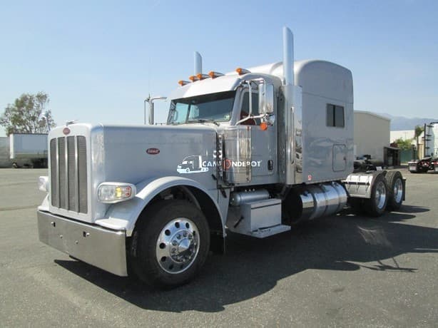 2022 PETERBILT 389 Sleeper Trucks
