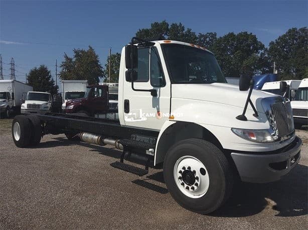 2017 INTERNATIONAL DURASTAR 4300 Cab & Chassis Trucks