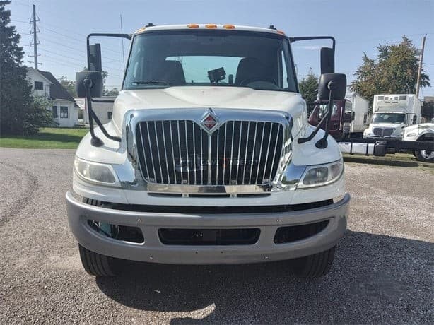 2017 INTERNATIONAL DURASTAR 4300 Cab & Chassis Trucks