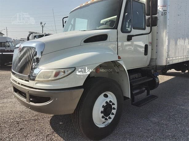 2017 INTERNATIONAL DURASTAR 4300 Box Trucks