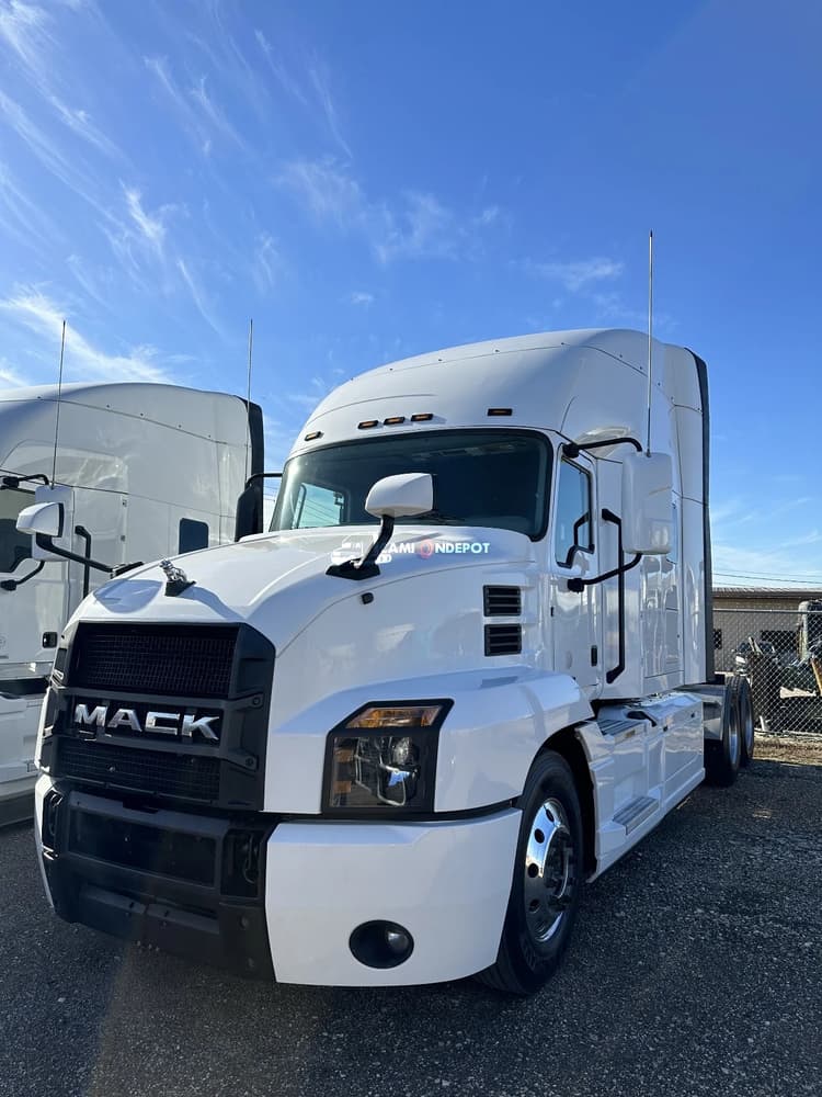 2020 MACK ANTHEM Sleeper Trucks