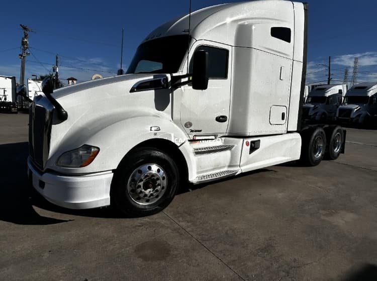 2020 KENWORTH T680 Sleeper Trucks