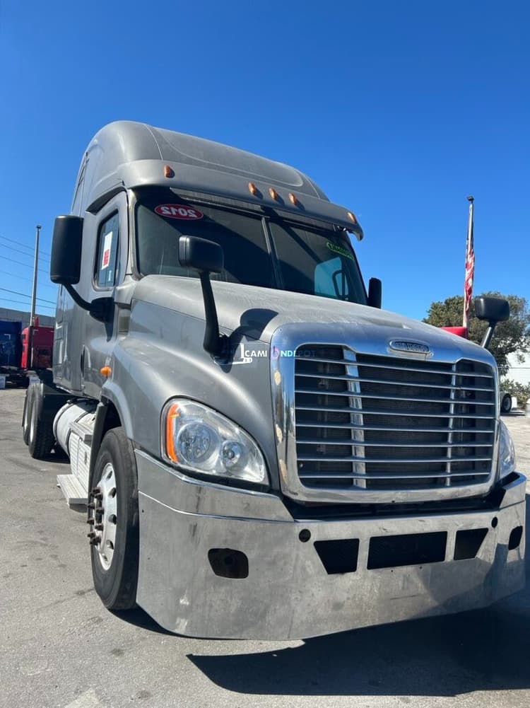 2012 FREIGHTLINER CASCADIA Sleeper Trucks