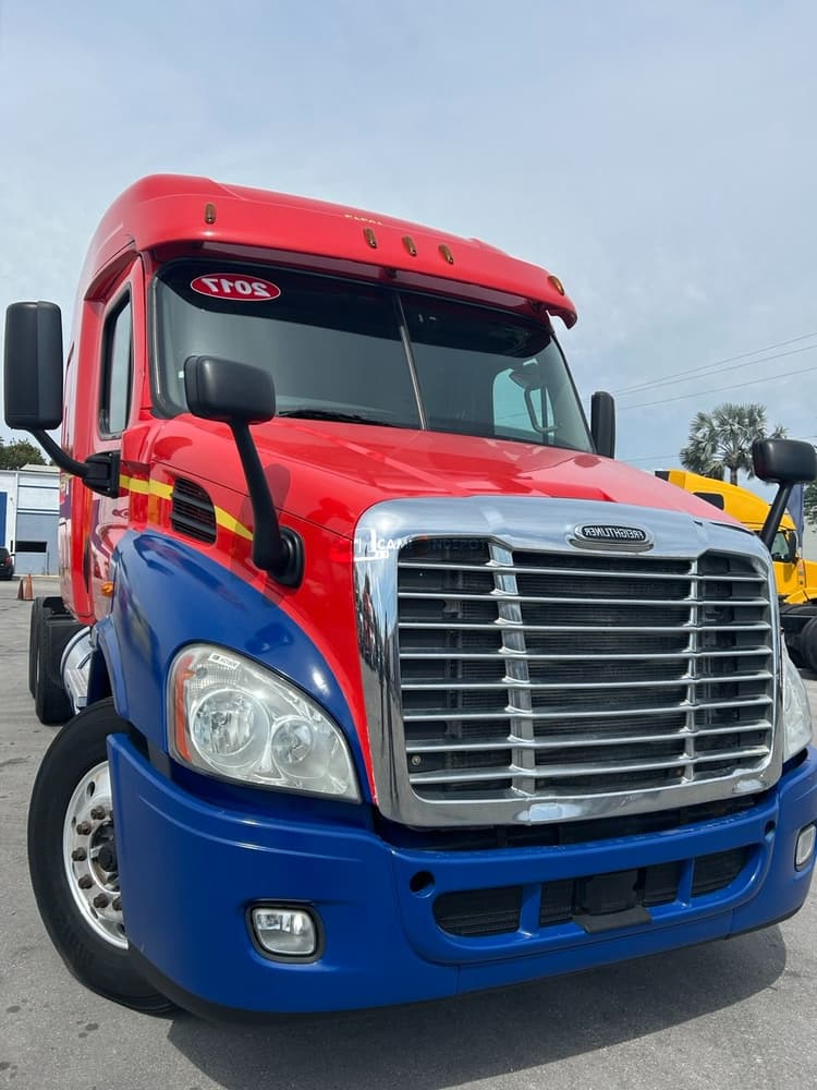 2017 FREIGHTLINER  CASCADIA Sleeper Trucks