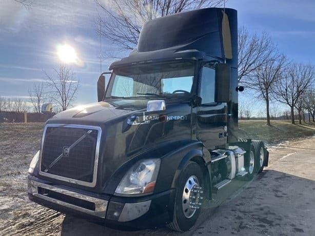 2016 VOLVO VNL64T300 Day Cab Trucks