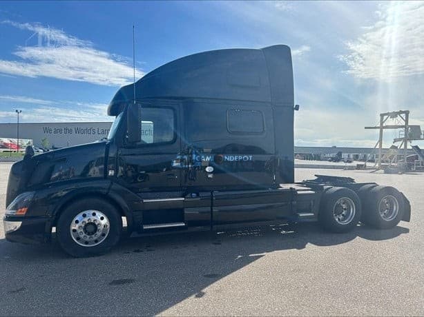 2016 VOLVO  VNL64T780 Sleeper Trucks
