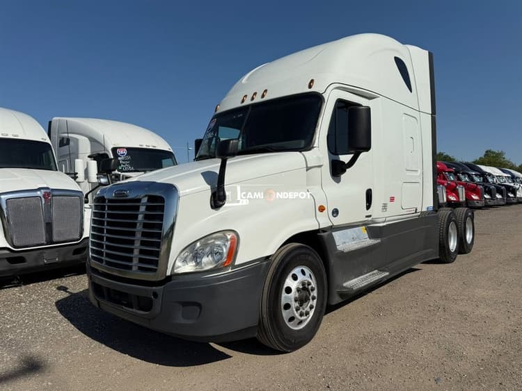 2019 FREIGHTLINER Cascadia Sleeper Trucks