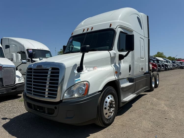 2019 FREIGHTLINER Cascadia Sleeper Trucks