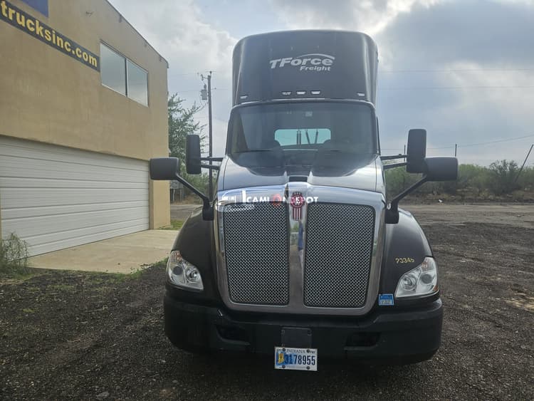 2015 KENWORTH T 680 Day Cab Trucks