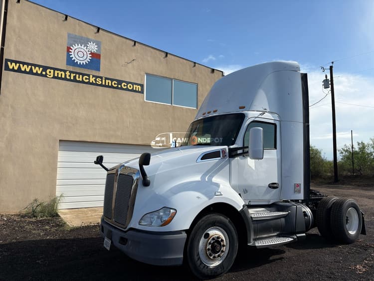 2016 KENWORTH  T680 Day Cab Trucks