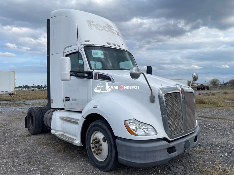 2014 KENWORTH T680 Day Cab Trucks